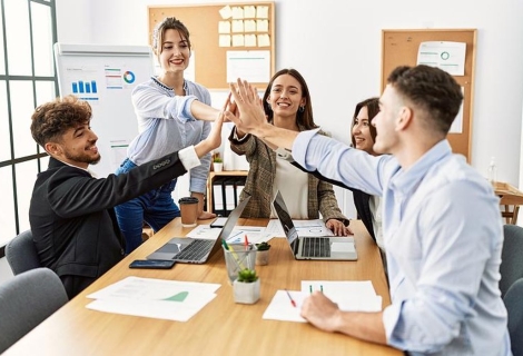 happy-employees-on-a-successful-team