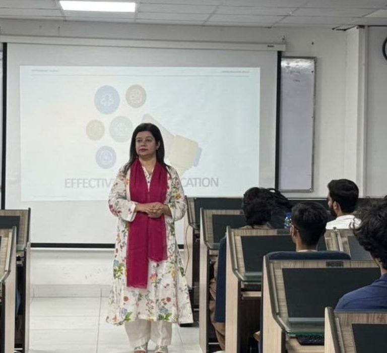 Communication and Presentation Skills Training for Finance Students at SKANS.